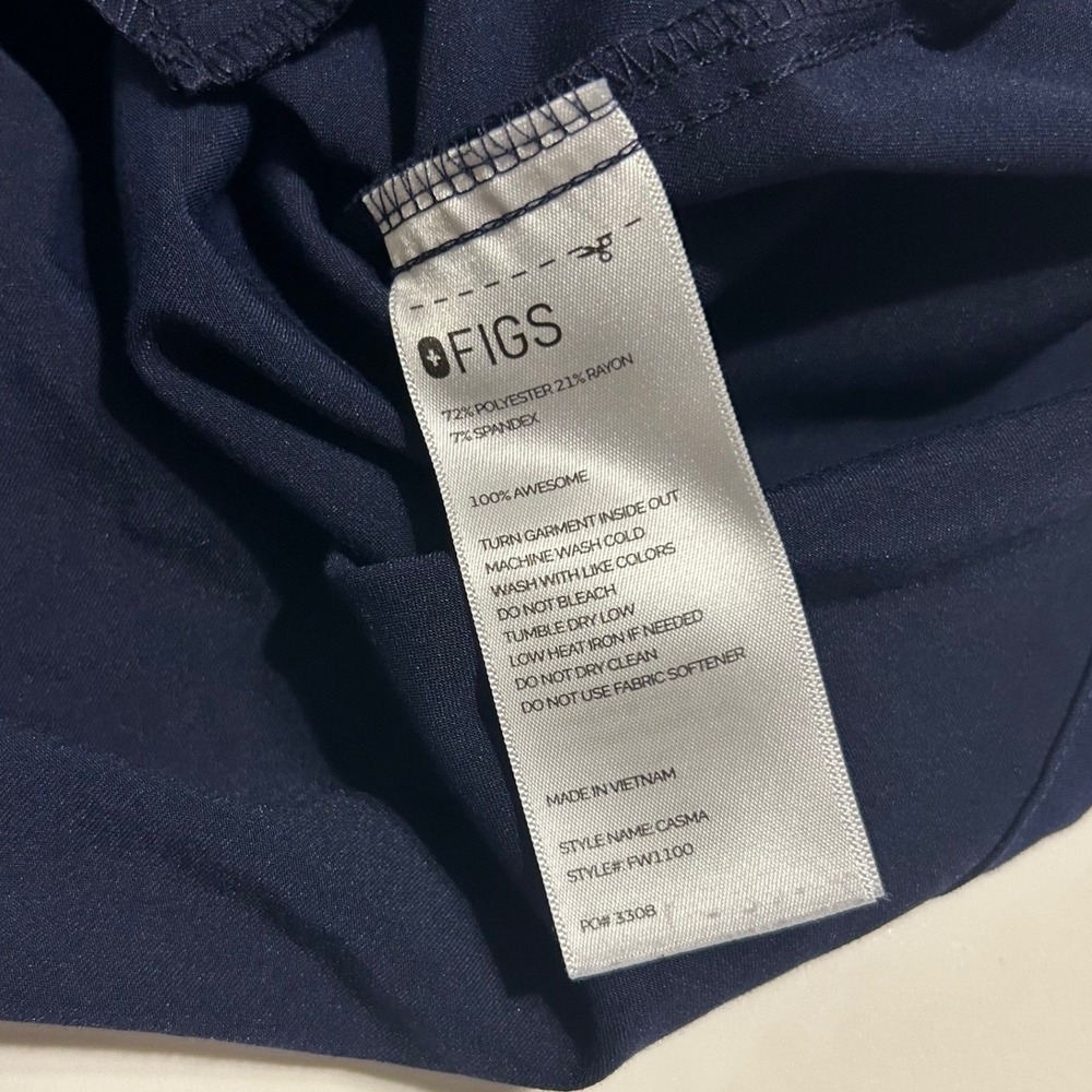 FIGS Technical Collection Size M Navy V-Neck Scrub Top‎ - Picture 4 of 4